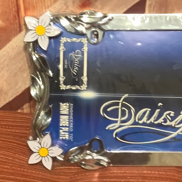 Silver Daisy License Plate Frame - Picture 3 of 4